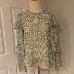H&M Ruffle sleeve top
